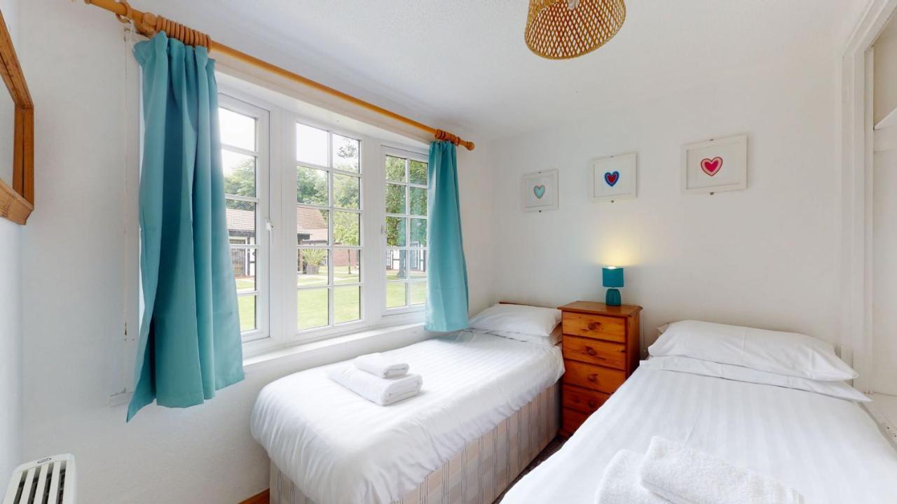 31 Tudor Court, Tolroy Manor ヘイル エクステリア 写真
