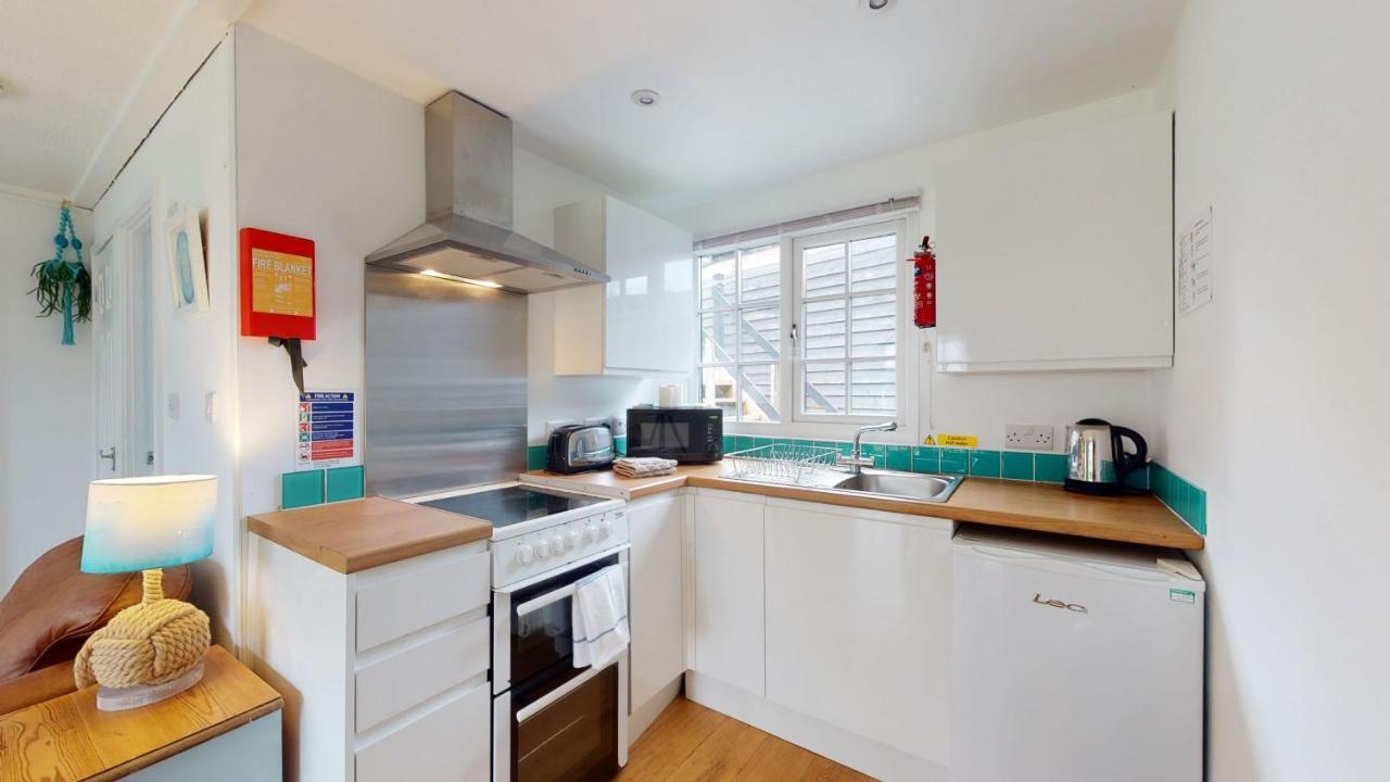 31 Tudor Court, Tolroy Manor ヘイル エクステリア 写真