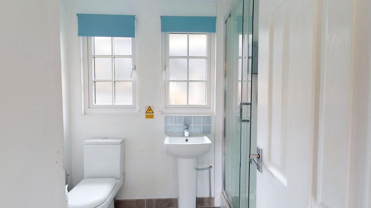 31 Tudor Court, Tolroy Manor ヘイル エクステリア 写真